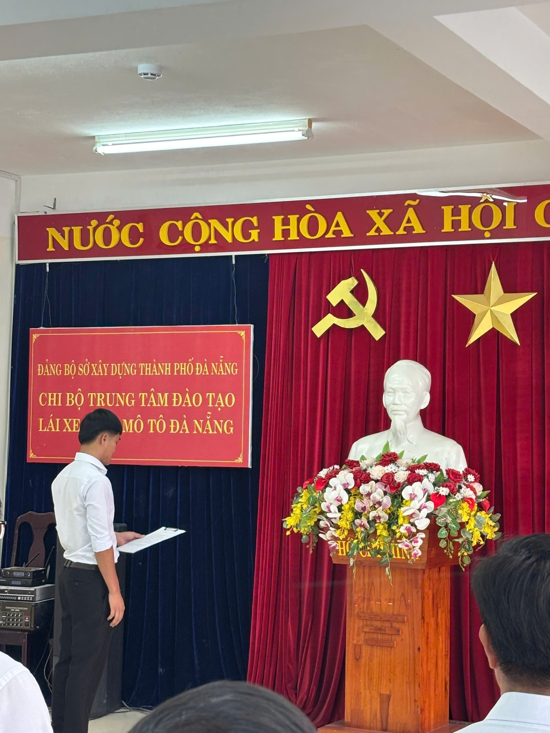 ĐỒNG CHÍ ĐỨC TUYÊN THỀ