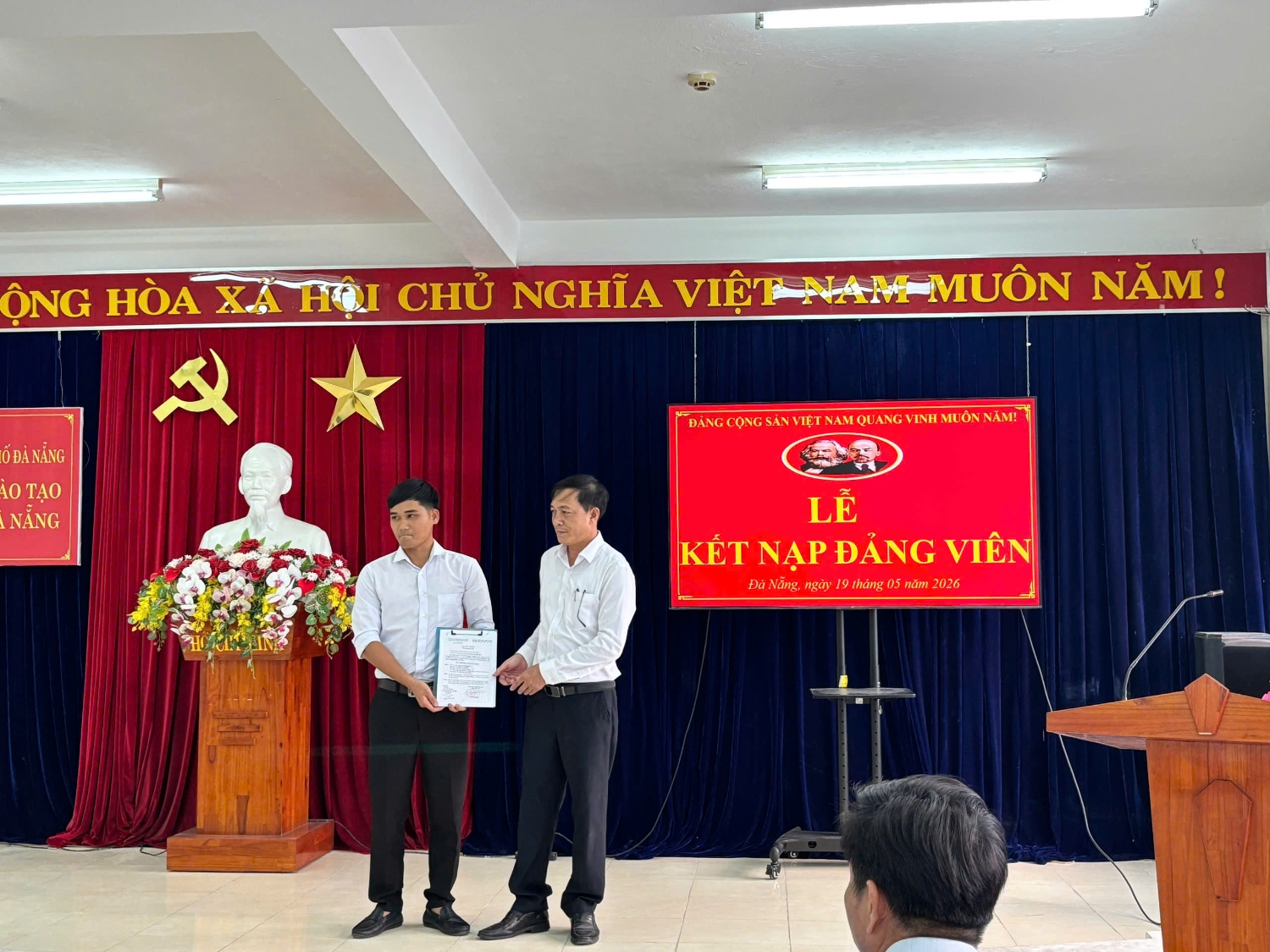 TRAO QUYẾT ĐỊNH