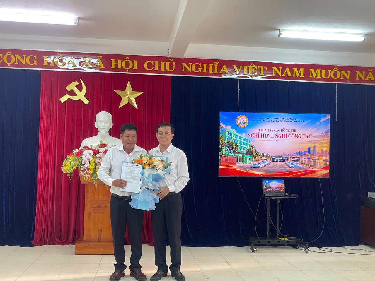 nghỉ hưu