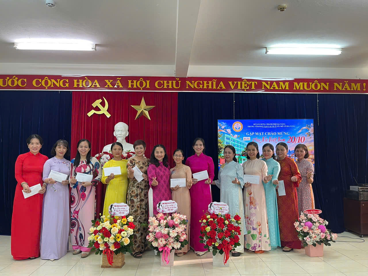 tặng hoa, quà